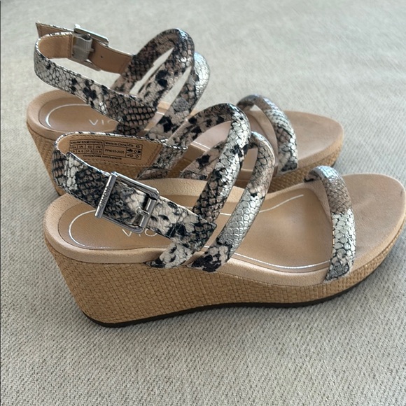 Vionic Sandals - Picture 1 of 9